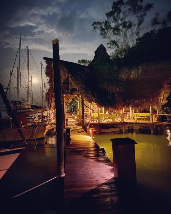 Tortugal Boutique River Lodge Rio Dulce Town Esterno foto