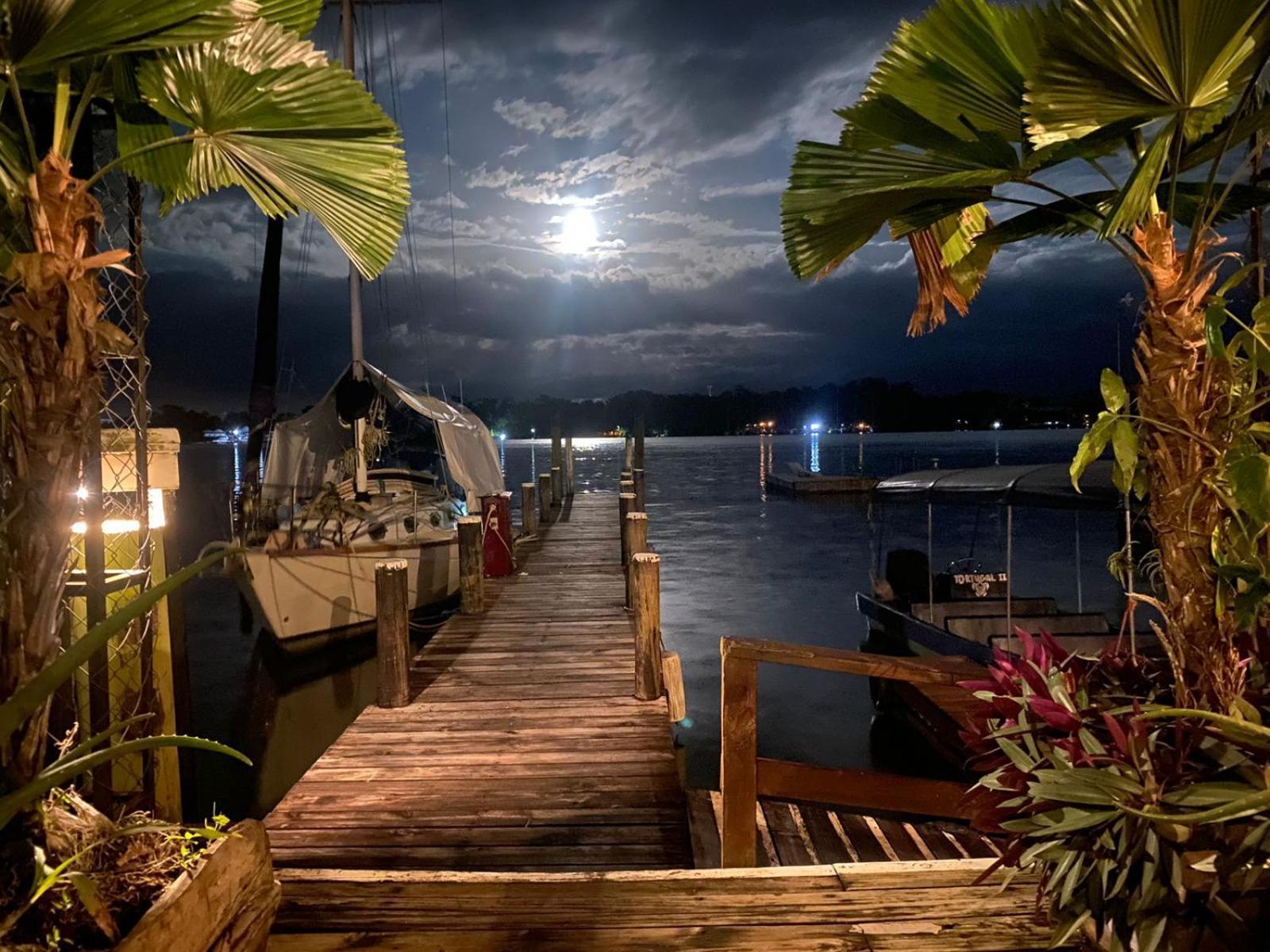 Tortugal Boutique River Lodge Rio Dulce Town Esterno foto